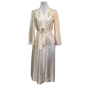 Vintage 70s Barad Co M‎ Ivory Satin Robe ILGWU Union Made USA Tom Bezucha Bridal